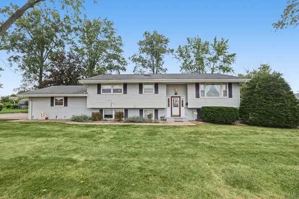 106 E Hillshire Road, Decatur, IL 62521
