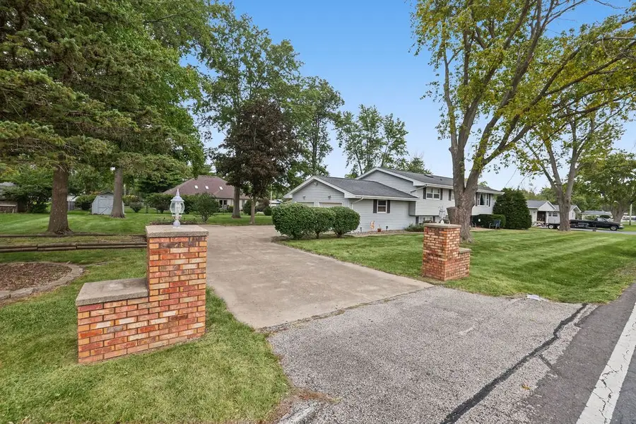 106 E Hillshire Road, Decatur, IL 62521 - #2