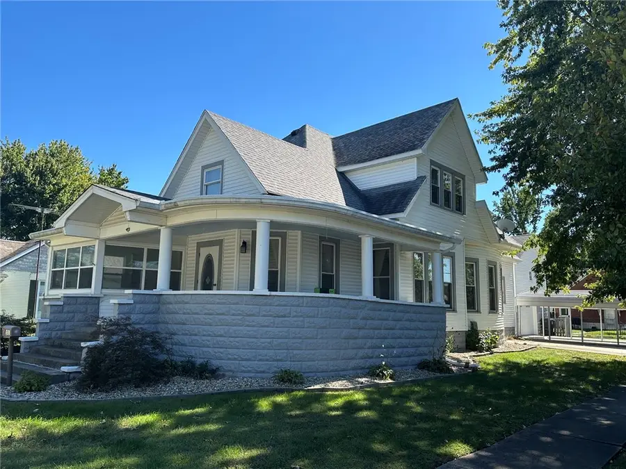 101 E Adams Avenue, Casey, IL 62420 - #2