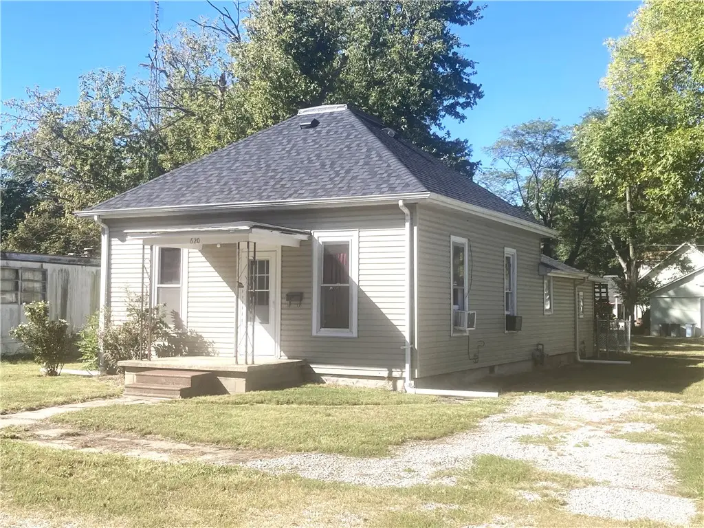 620 Sanford Avenue, Nokomis, IL 62075 - #1
