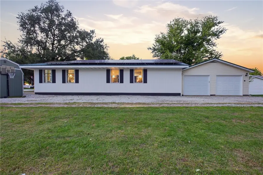 512 Walnut Street, Windsor, IL 61957 - #3