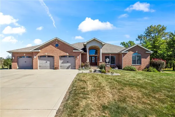 32 Bradford Hills, Sullivan, IL 61951