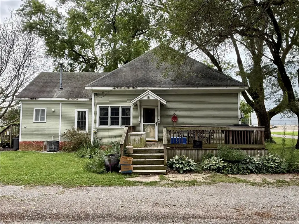 303 N Hopkins Street, Newman, IL 61942 - #1