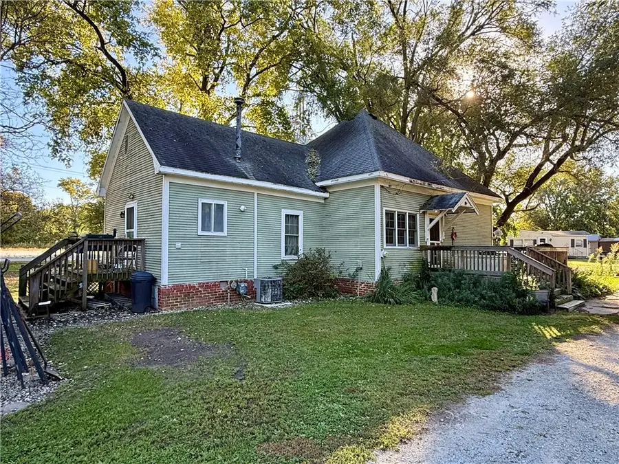 303 N Hopkins Street, Newman, IL 61942 - #3