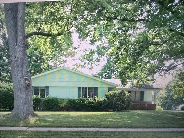 1854 S Country Club Road, Decatur, IL 62521