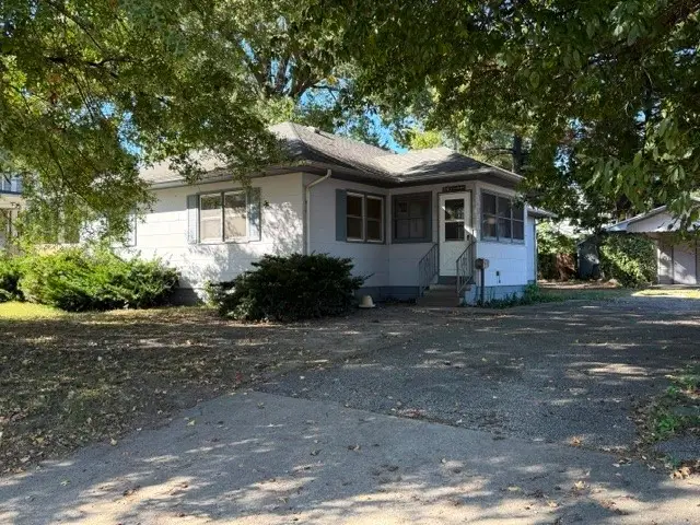 218 W Wabash Avenue, Effingham, IL 62401 - #1