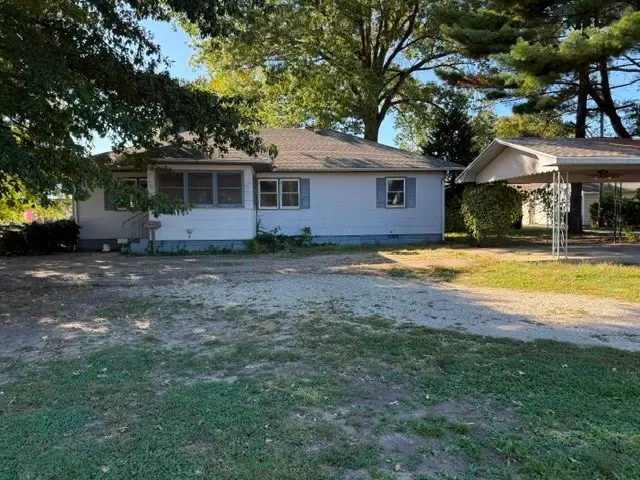 218 W Wabash Avenue, Effingham, IL 62401 - #3