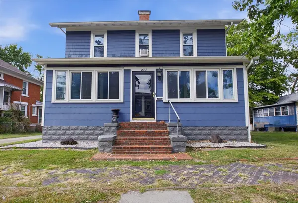 233 Jackson Avenue, Charleston, IL 61920