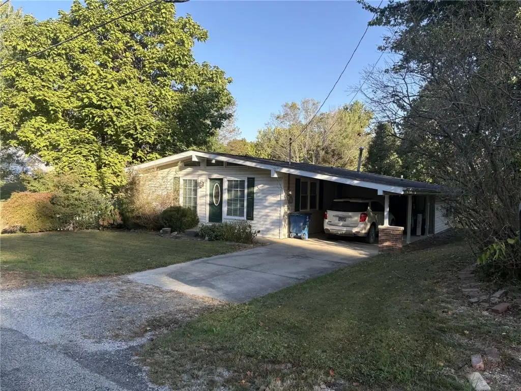 601 E Reynolds Street, Newton, IL 62448 - #1