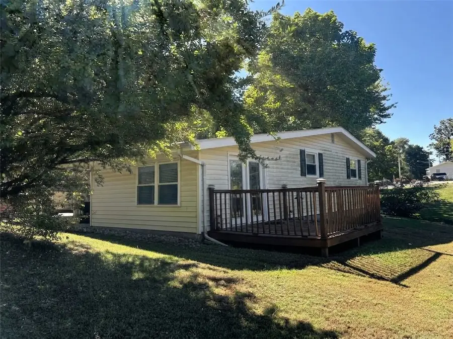 601 E Reynolds Street, Newton, IL 62448 - #2
