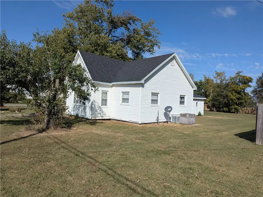 307 N Oakland Road, Ashmore, IL 61912 - #2