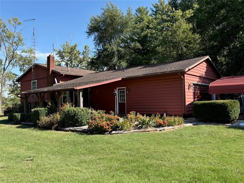 811 N Ash Street, Saint Elmo, IL 62458 - #1