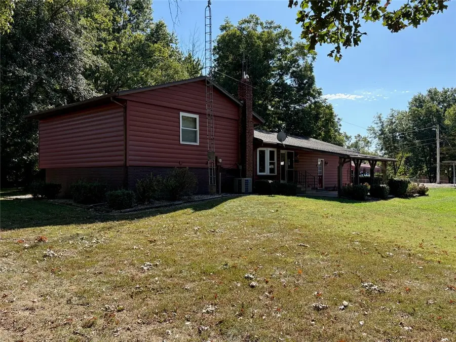 811 N Ash Street, Saint Elmo, IL 62458 - #3