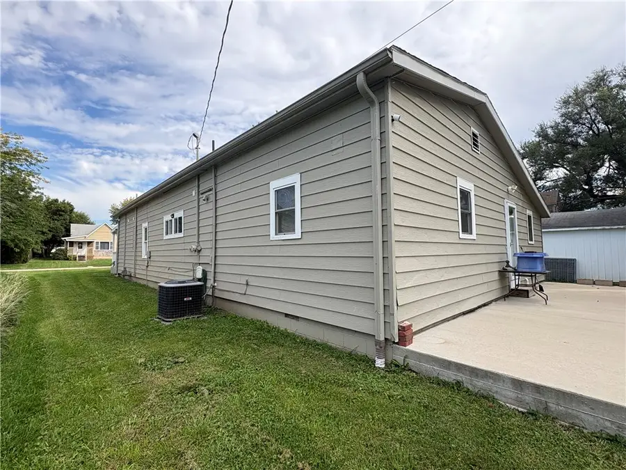 615 E Thompson Avenue, Hoopeston, IL 60942 - #2