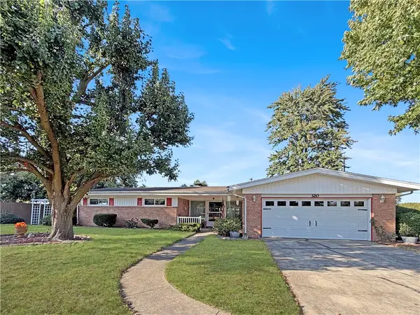 320 Crestview Drive, Mattoon, IL 61938