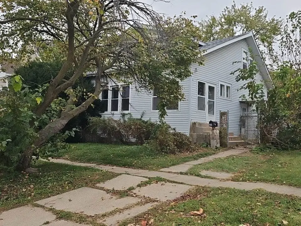 211 W White Street, Clinton, IL 61727 - #1