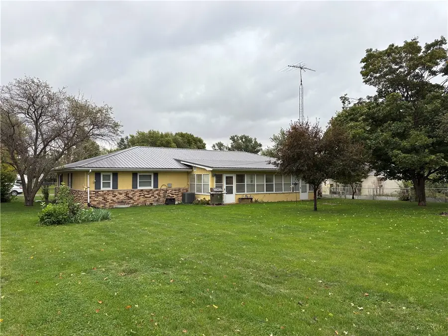 319 N Ninth Avenue, Hoopeston, IL 60942 - #2