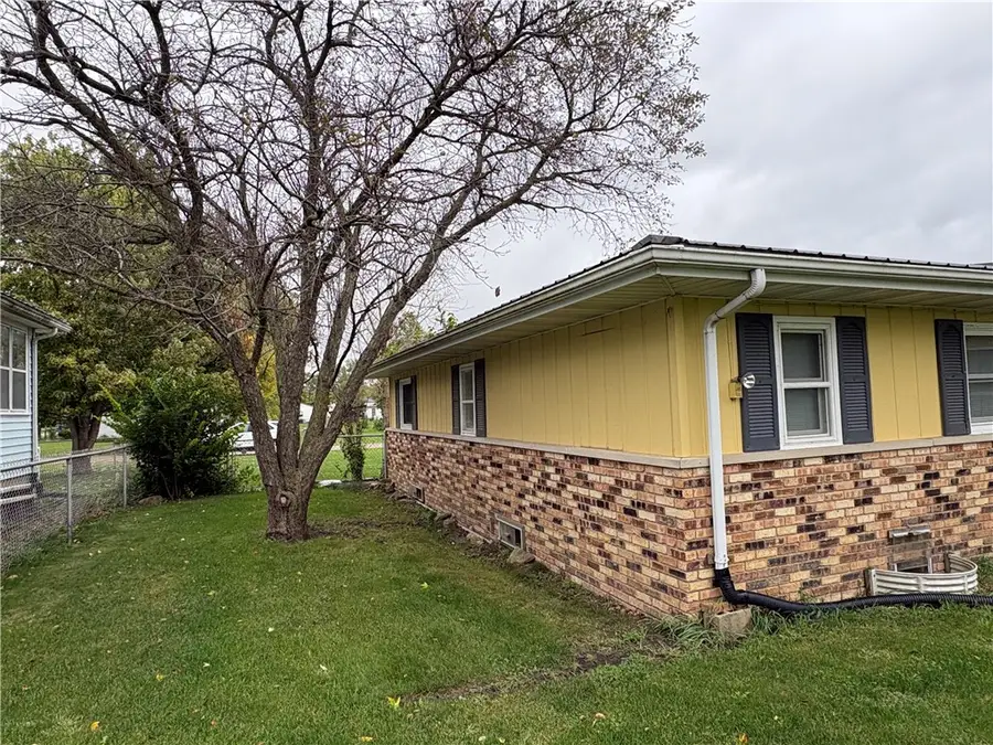 319 N Ninth Avenue, Hoopeston, IL 60942 - #3