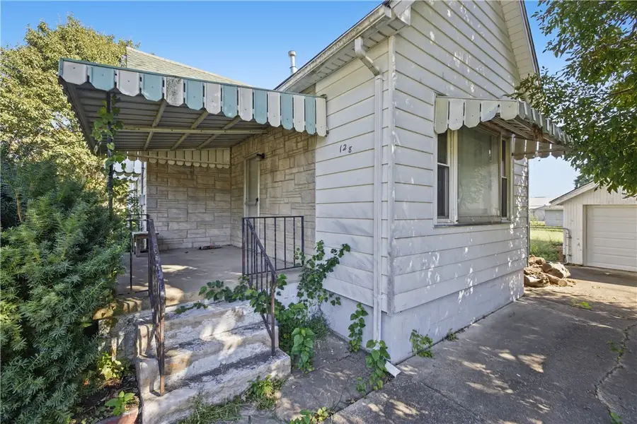 128 N Washington Street, Warrensburg, IL 62573 - #2
