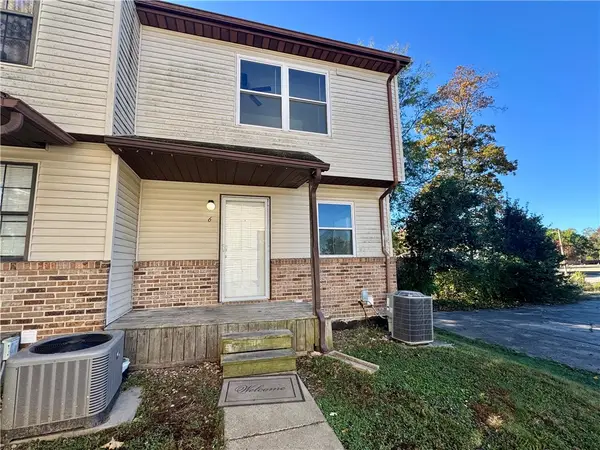 950 Edgar Drive #6, Charleston, IL 61920