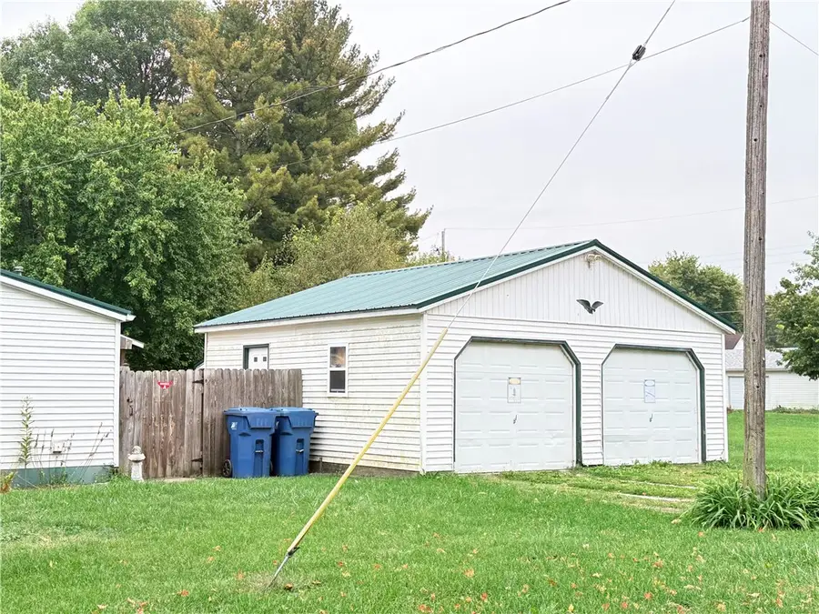 427 W Maple Street, Hoopeston, IL 60942 - #3