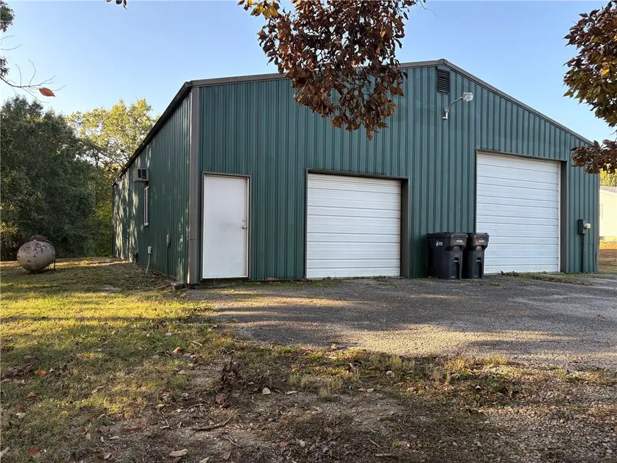 9861 E 1735th Avenue, Shumway, IL 62461 - #2