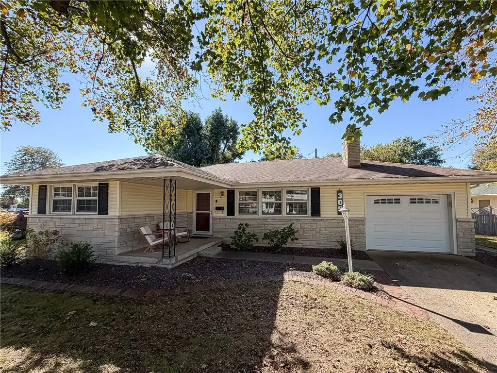 305 Linden Lane, Mattoon, IL 61938 - #1
