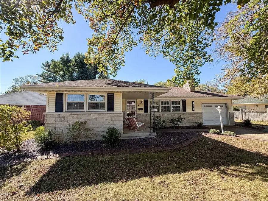305 Linden Lane, Mattoon, IL 61938 - #2