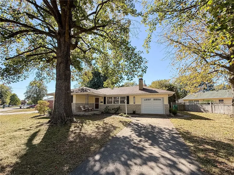 305 Linden Lane, Mattoon, IL 61938 - #3