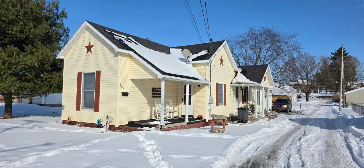 202 Davis St, Connersville, IN 47331 - #1