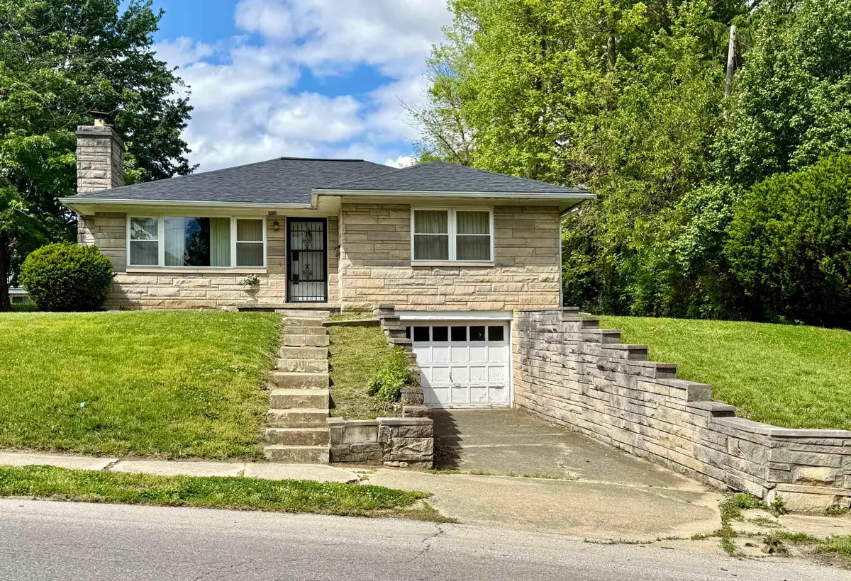 908 W 8th Street, Connersville, IN 47331 - #1