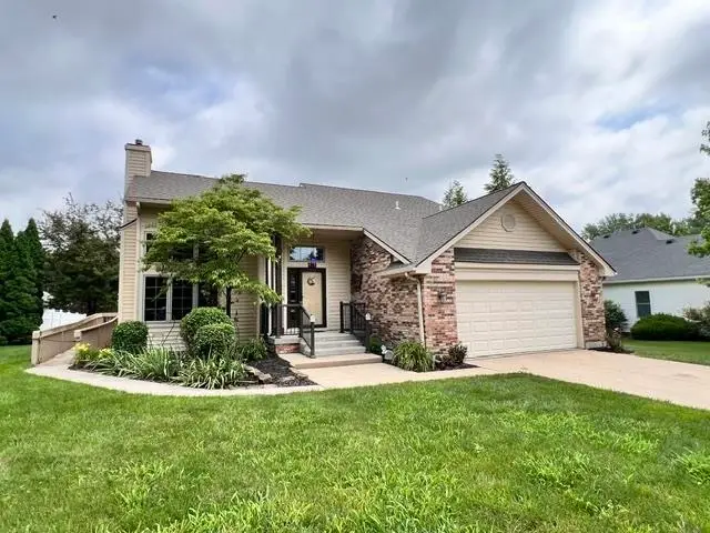 414 Ridge Rd, Connersville, IN 47331 - #1
