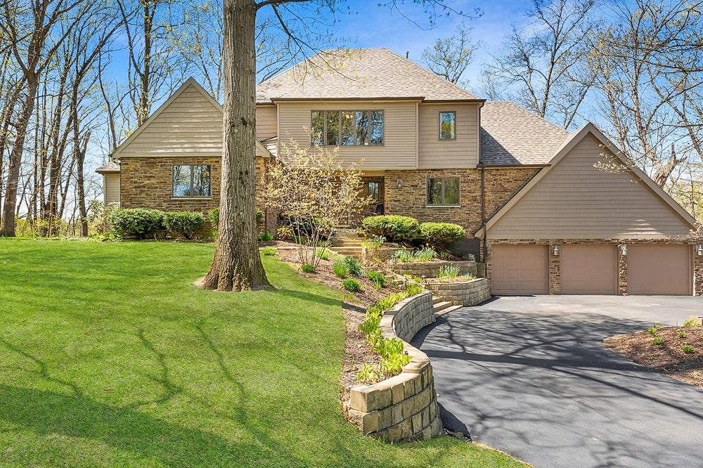 10 N 600 W, Valparaiso, IN 46385 BHGRE