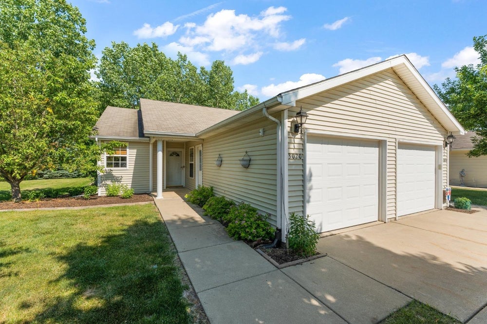 3020 Columbine Circle, Valparaiso, IN 46383 BHGRE