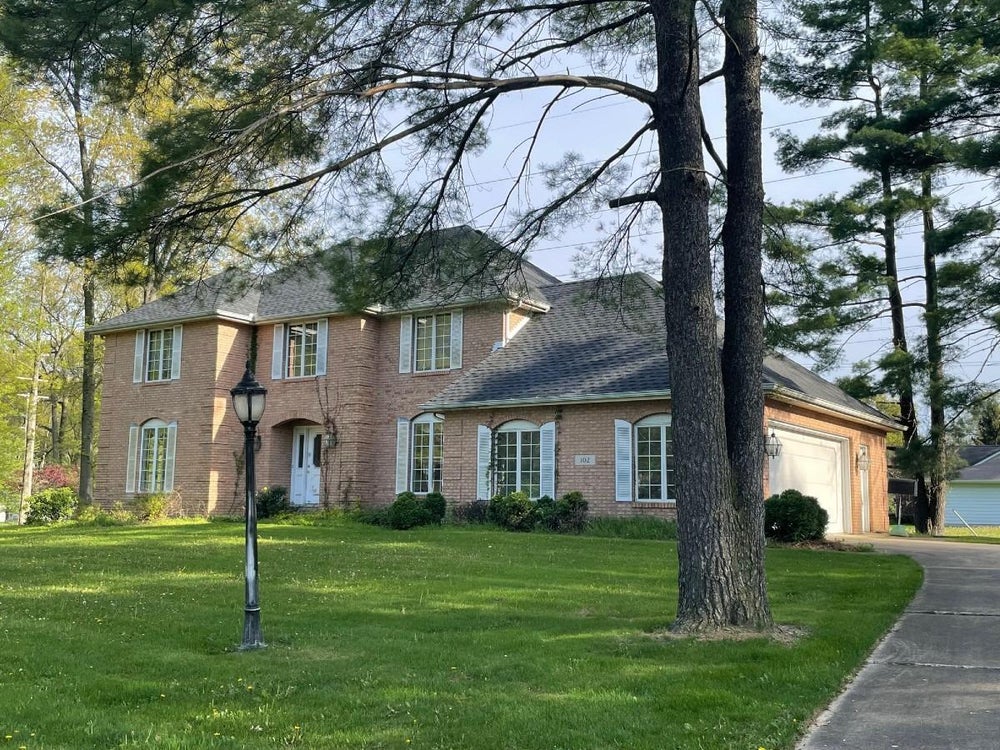 102 Powderhorn Drive, Valparaiso, IN 46383 BHGRE