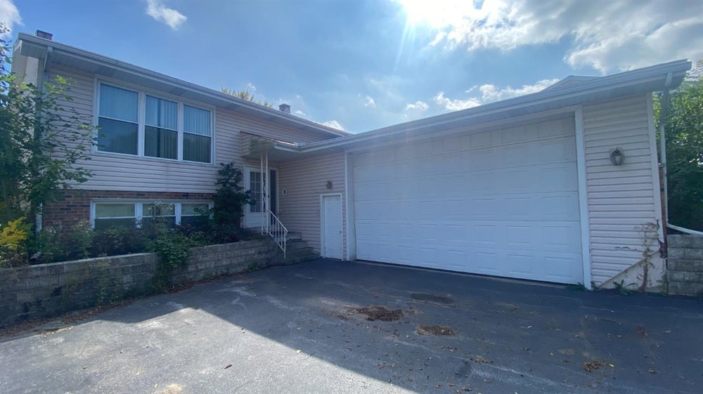 3403 W Lakeshore Drive, Crown Point, IN 46307 BHGRE