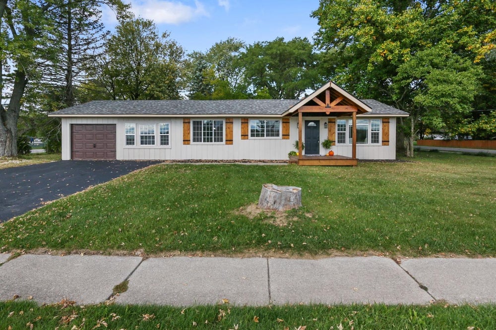 156 Bullseye Lake Road, Valparaiso, IN 46383 BHGRE