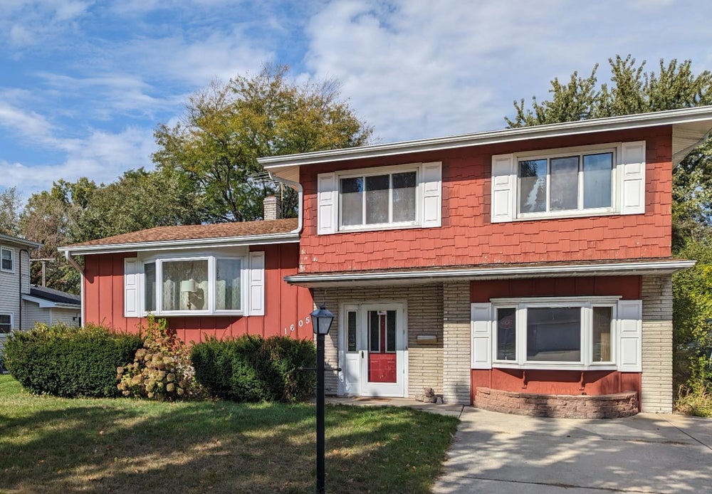 1605 Oriole Drive, Munster, IN 46321 BHGRE