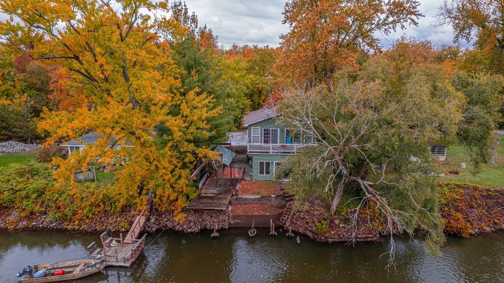 1502 Island Boulevard, Lowell, IN 46356 BHGRE