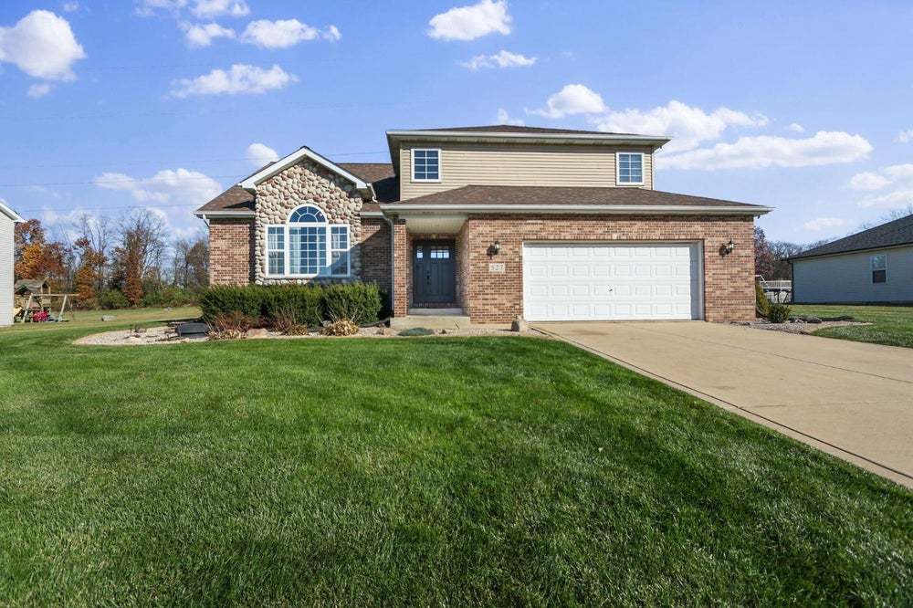 527 Scenic View Avenue, Valparaiso, IN 46385 BHGRE