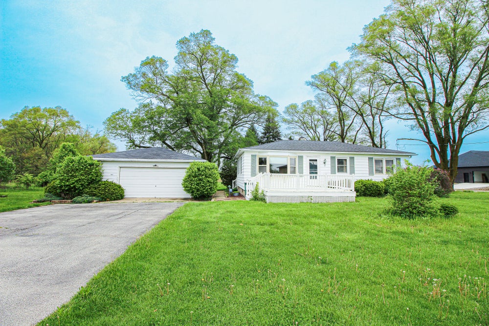 8602 E 101st Avenue, Crown Point, IN 46307 BHGRE