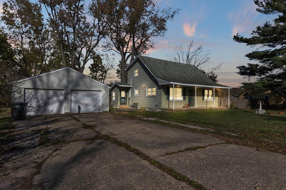 117 E 12th Street, Hobart, IN 46342 BHGRE
