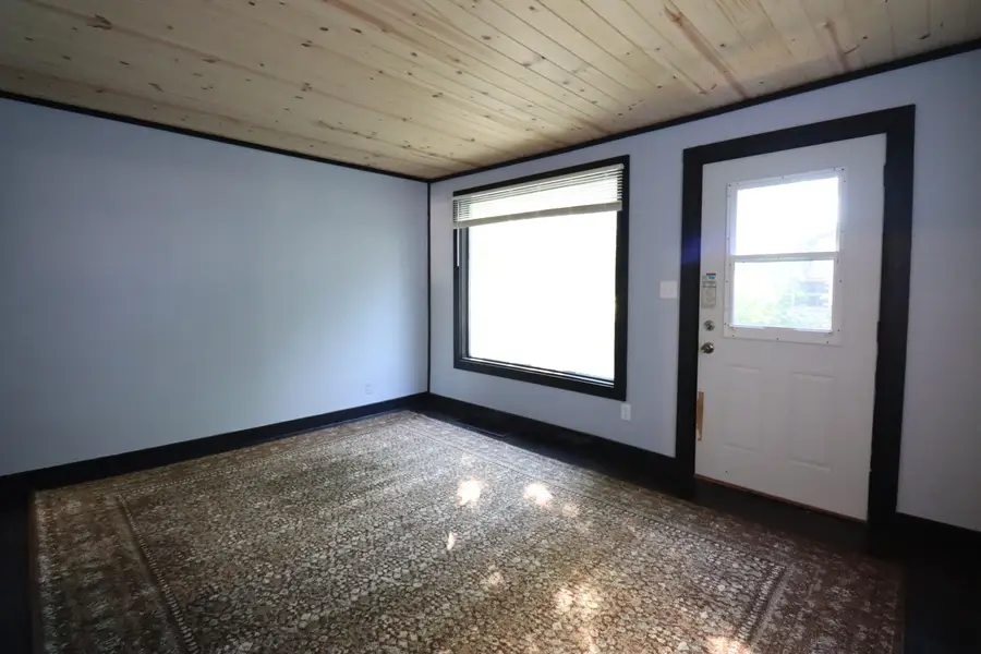 826 Kingsporte Avenue, La Porte, IN 46350 - Image #3