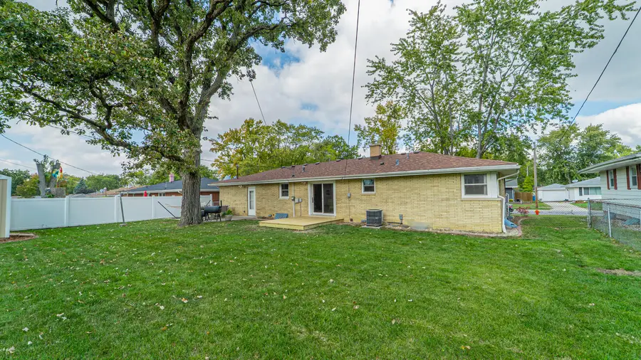 321 Bluebird Avenue, Crown Point, IN 46307 - Image #3