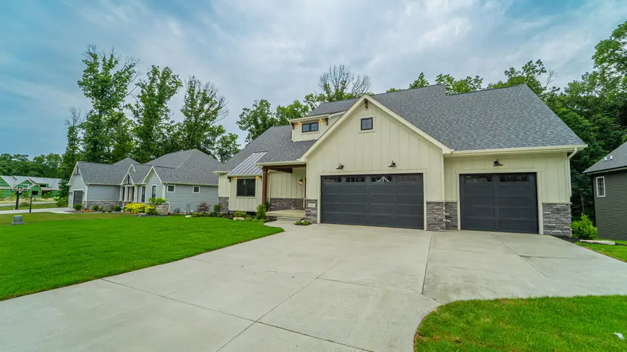 161 N Winterberry Drive, Valparaiso, IN 46385 - #2