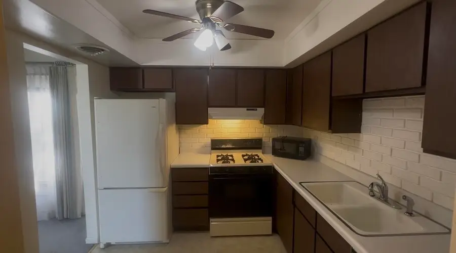 629 W 39th Place #201, Hobart, IN 46342 - Image #2