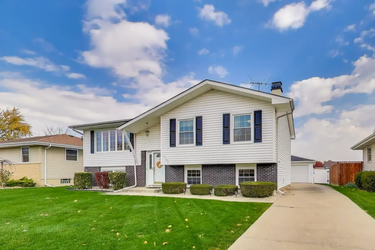 1707 Valley Court, Schererville, IN 46375 - Image #1