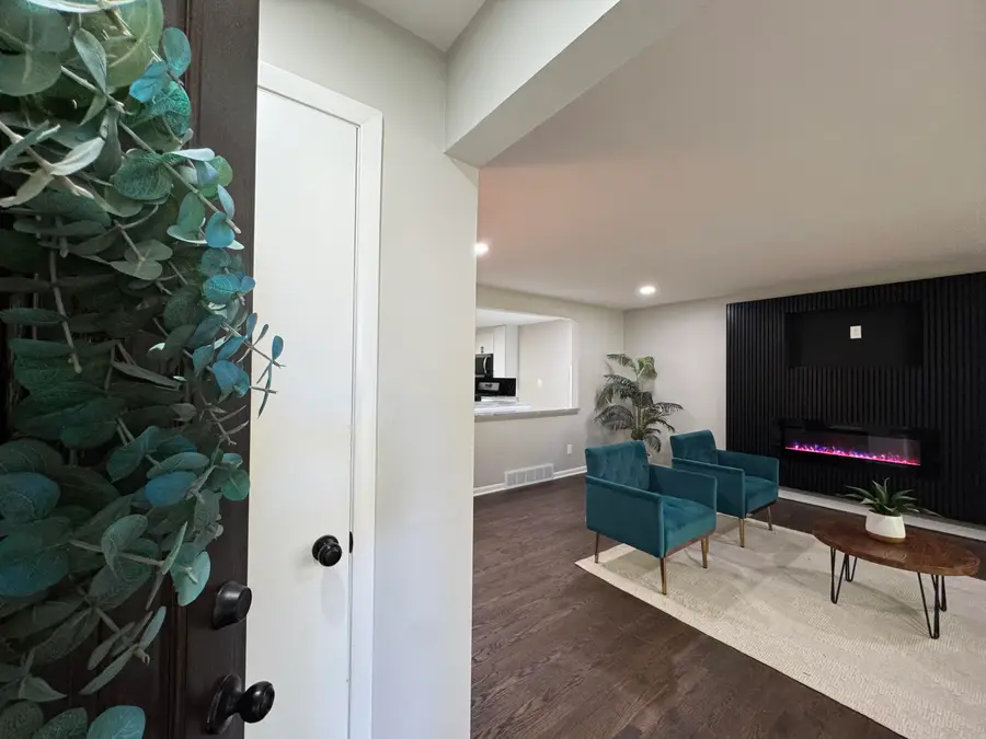 8009 Greenwood Avenue, Munster, IN 46321 - Image #3