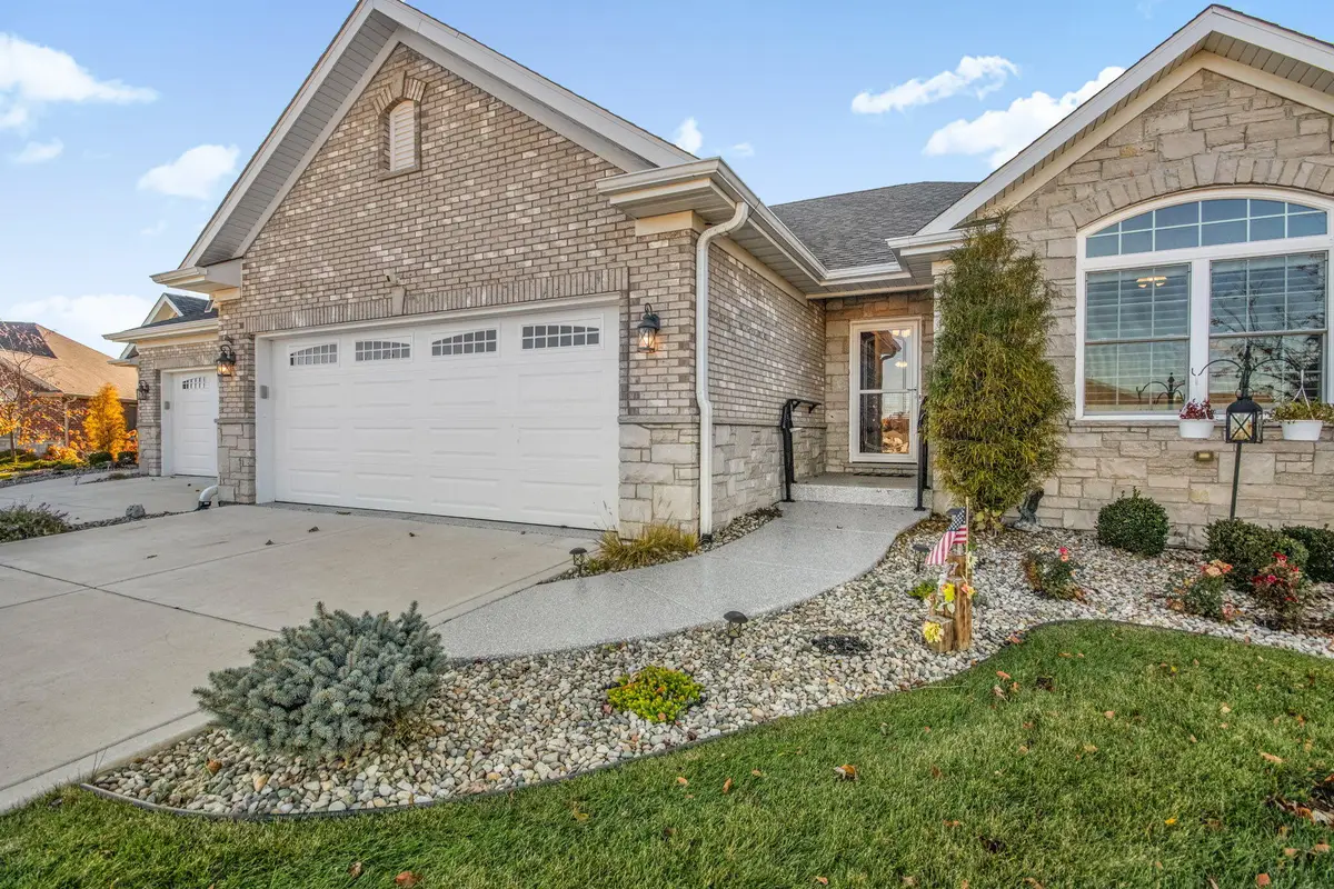 2331 Waterford Circle W, Schererville, IN 46375 - Image #1