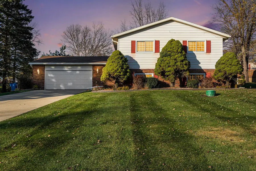 71 Tanglewood Trail, Valparaiso, IN 46385 - Image #2